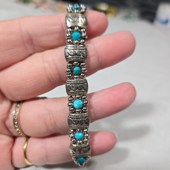 Silver Tone And Turqouise Beading Bracelet - Picture 1 of 10